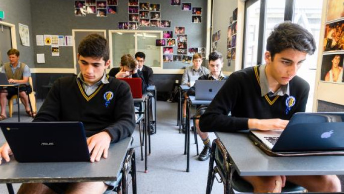 Rongotai College students with laptops