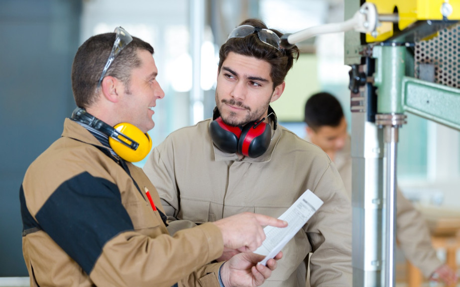 Tutor discusses assessment with apprentice